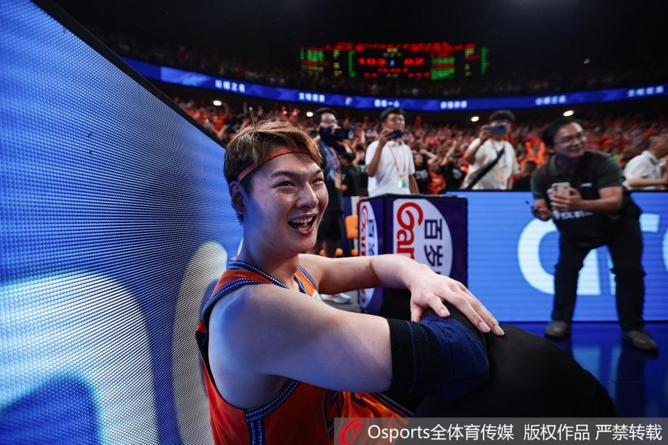 镜报：切尔西将对斯科特发出最后报价，以替代可能离队的恩佐