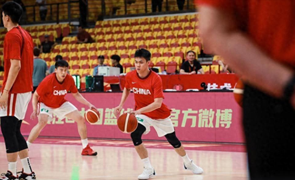 尼克斯夺冠夜罗宾逊谈抓蛇玄学:G5篮板奇兵助冠军 尼克斯夺冠夜罗宾逊谈抓蛇玄学:G5篮板奇兵助冠军