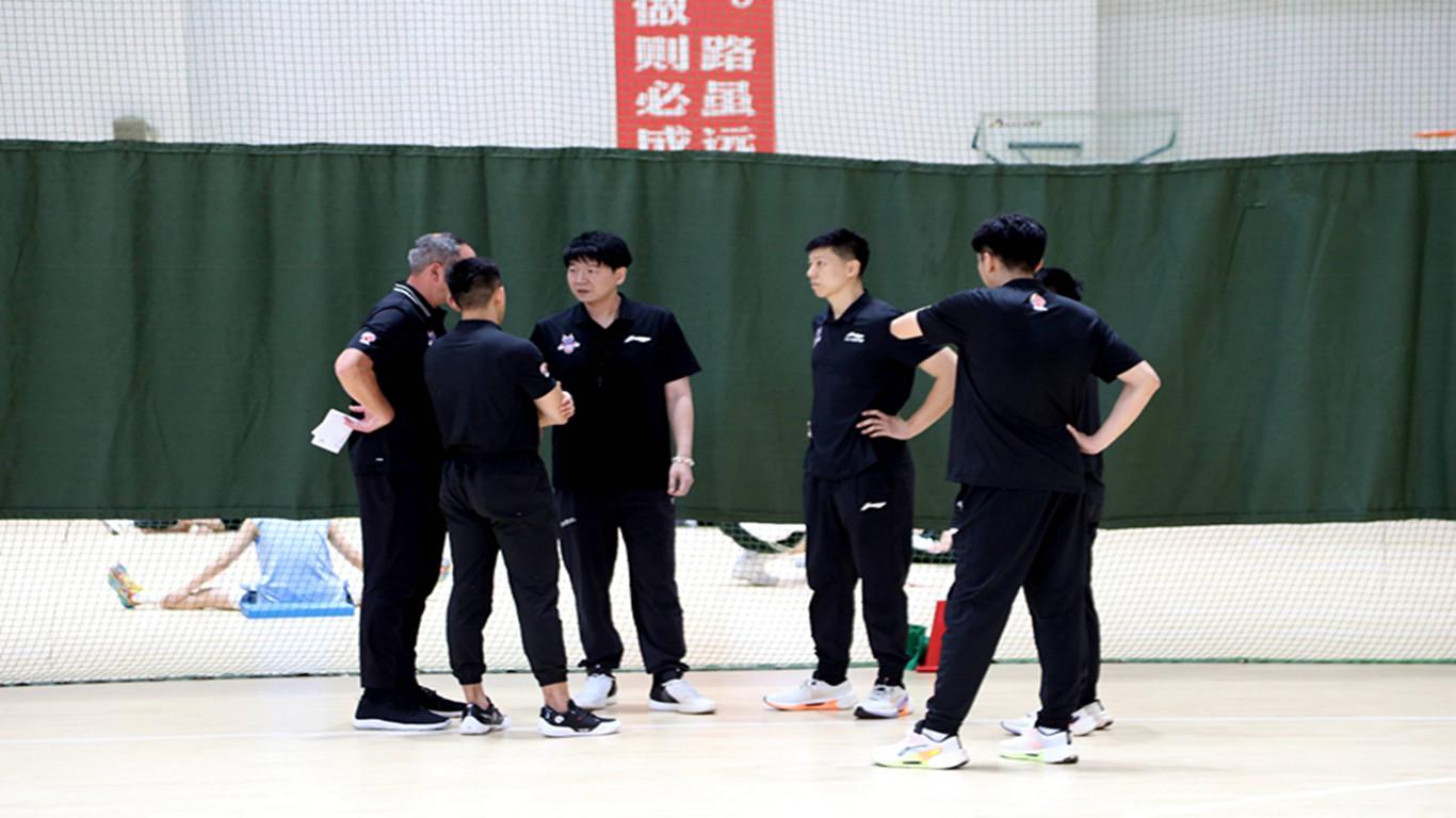 完美体育追梦:文班不是总决赛前二球员 但下赛季他会被媒体评为联盟头牌 完美体育追梦:文班不是总决赛前二球员 但下赛季他会被媒体评为联盟头牌