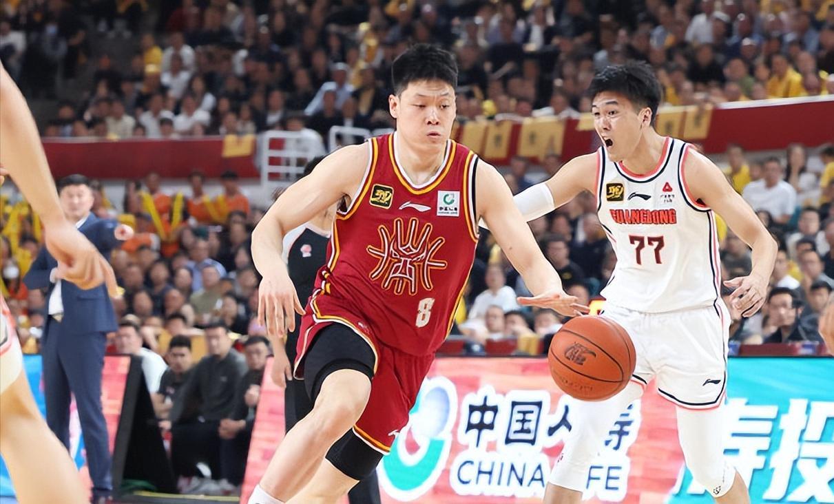 完美体育绝妙，湖人队新阵容被NBA评论员比尔·西蒙斯起绰号“Snowtime”