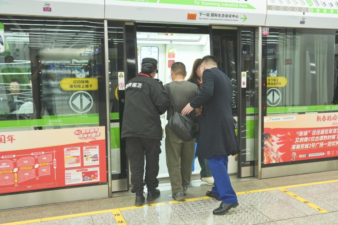 吉鲁担任评论员遭球迷批评,有人呼吁将其撤下世界杯解说席 吉鲁担任评论员遭球迷批评,有人呼吁将其撤下世界杯解说席
