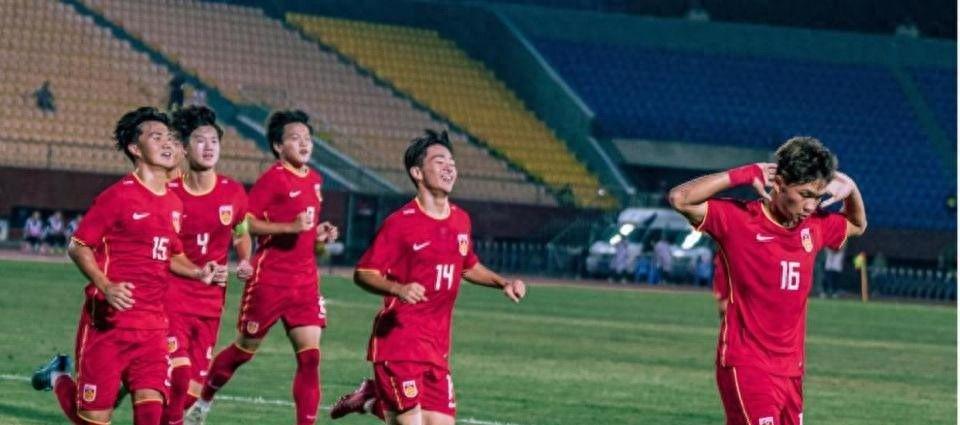 完美体育世体：世界杯18决赛西葡战，巴萨体育总监德科现场观战