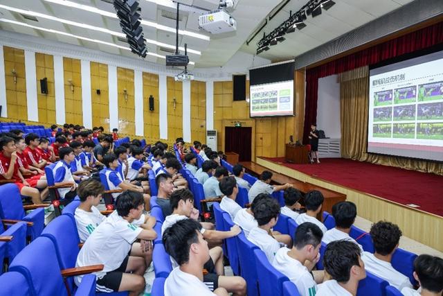 完美体育办线下音乐会、落地全球赛事，《三角洲行动》二周年释放了什么信号？