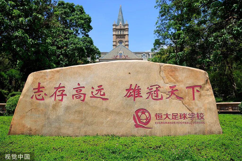 亚马尔回击质疑:不敢想欧冠才叫懦弱,巴萨要拿三冠