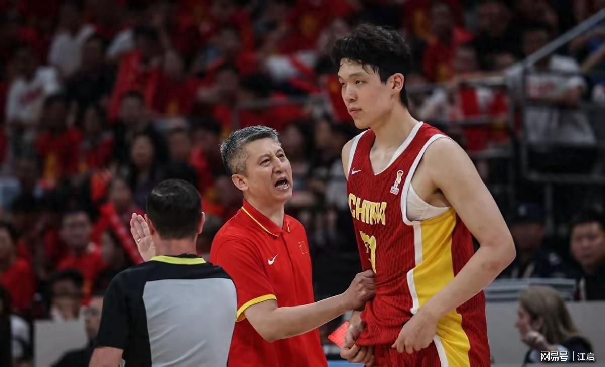 绿茵鏖战八强定，四强争锋周末现！杨浦“街超”八强赛高燃战报请查收→