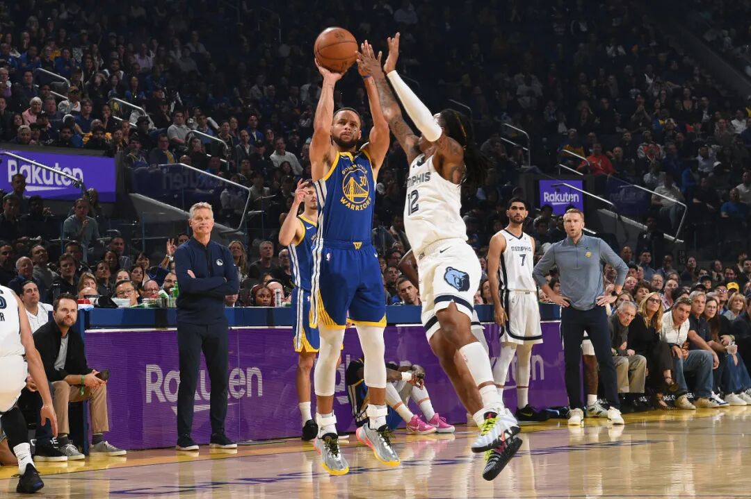 NBA | 杨瀚森背靠背仅得1分,约基奇三场三双创纪录
